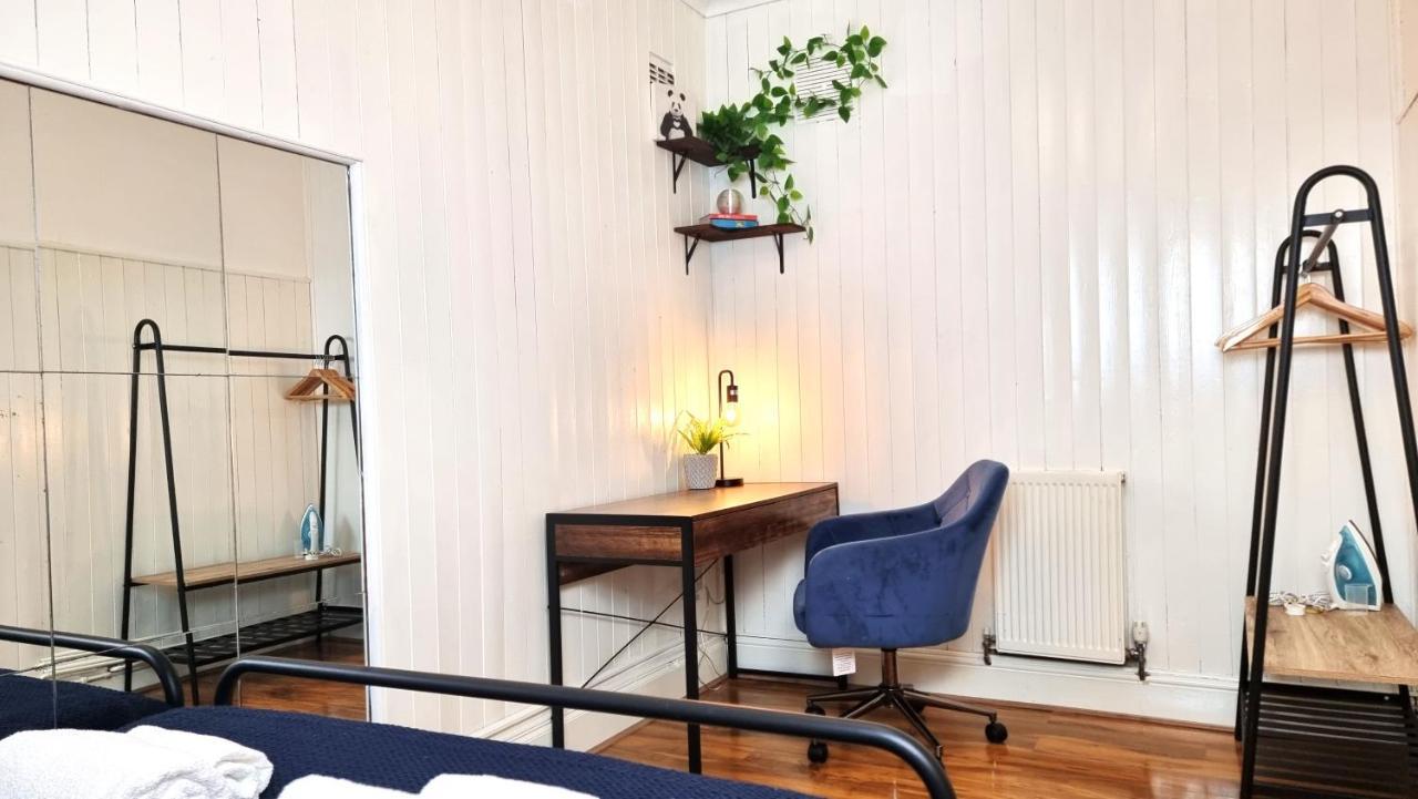 3 Bed Flat O2 Arena Dyson House Apartment Лондон Екстериор снимка