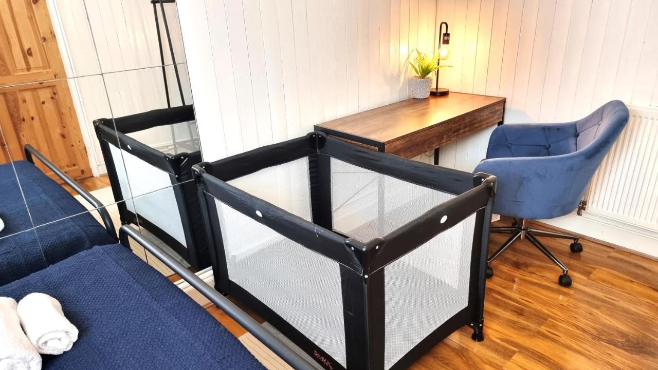 3 Bed Flat O2 Arena Dyson House Apartment Лондон Екстериор снимка